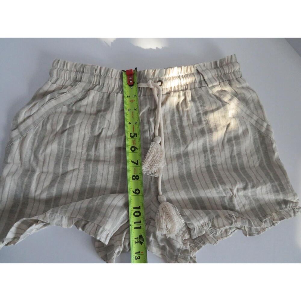 Kohl's 310 Ivory Sage Ruffled Dolphin Hem Beach Shorts NWT SZ Medium - Picture 2 of 4